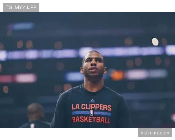 特写:37岁的克里斯·保罗在训练后加练变速跑,以维持比赛中的节奏掌控力